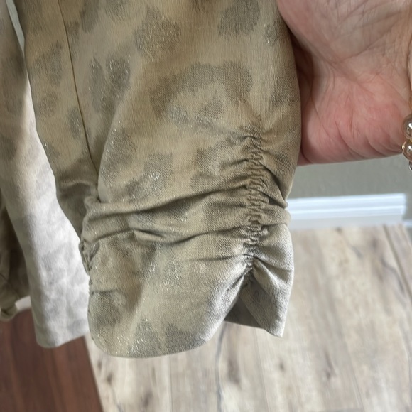 Chicos pale animal print jacket size small Chicos size 0 - Picture 5 of 8
